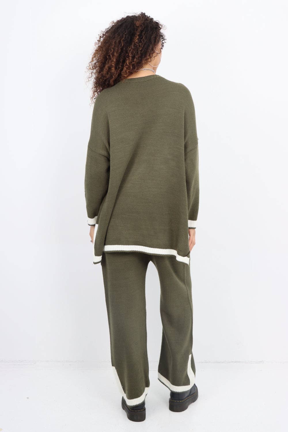 Miss Bold – wholesale Mjukisset – Dam – Italienskt oversize stickat set med kontrasterande kanter26