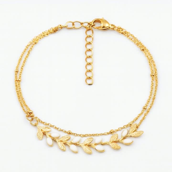Dubbele armband met bladmotief in goudkleur voor wholesale door Clary Scott Paris