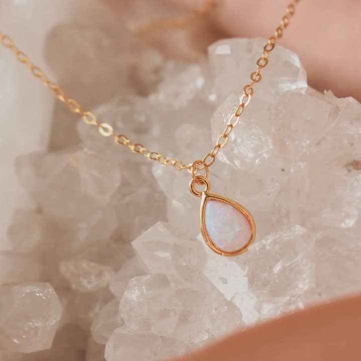 Sky Opal Drop halskæde for engroshandel hos Dainty Wishes Jewelry