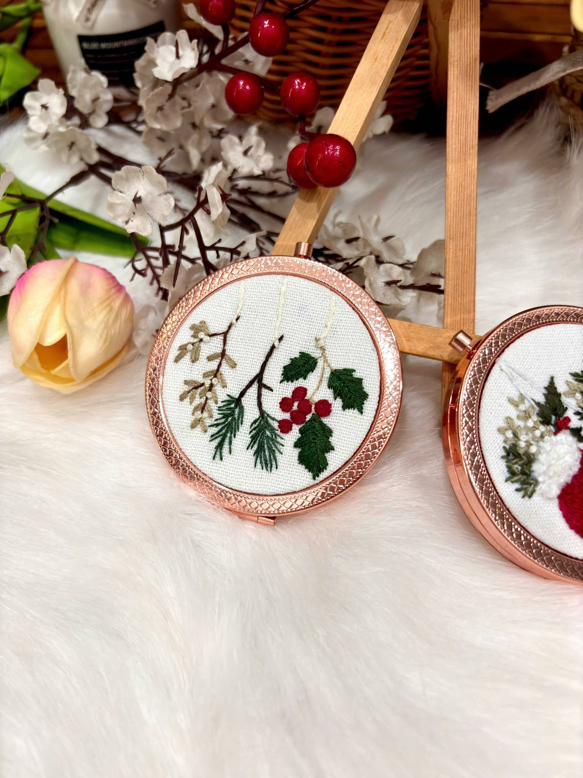 Maple Dream Store – Engroshandel Kompaktspejl – Premium Vintage Blomstret Håndbroderet Lommespejl10