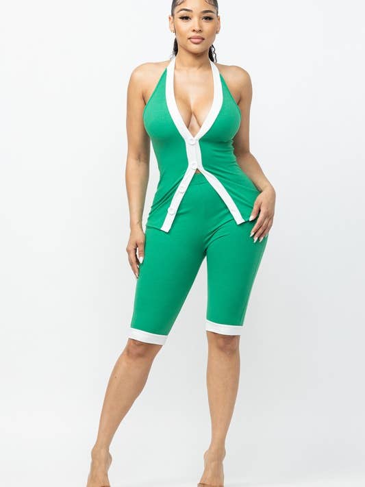 Ensemble court avec détails cousus pour la vente par Belita Collection