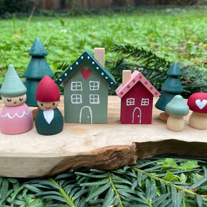 Bramble Workshop - Wholesale DIY Craft Kit - Gnome Village Craft Kit