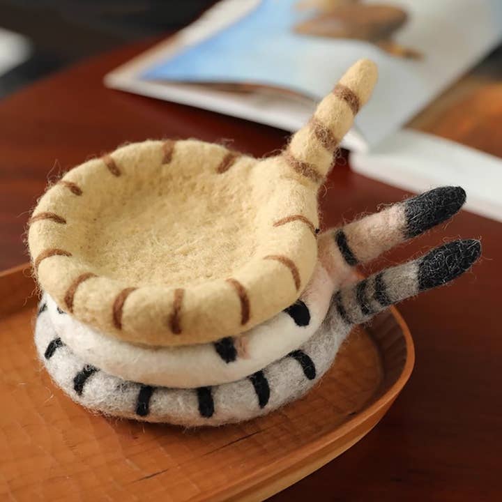 Felt wool coasters with cat tail pattern for wholesale by MinoCraft