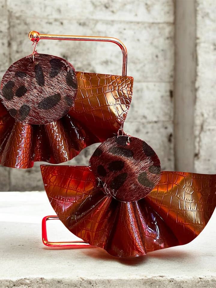 12er-Pack gemischte Statement-Ohrringe aus Krokodil-Kunstleder mit Rüschen für den Großhandel von Designed By Risha