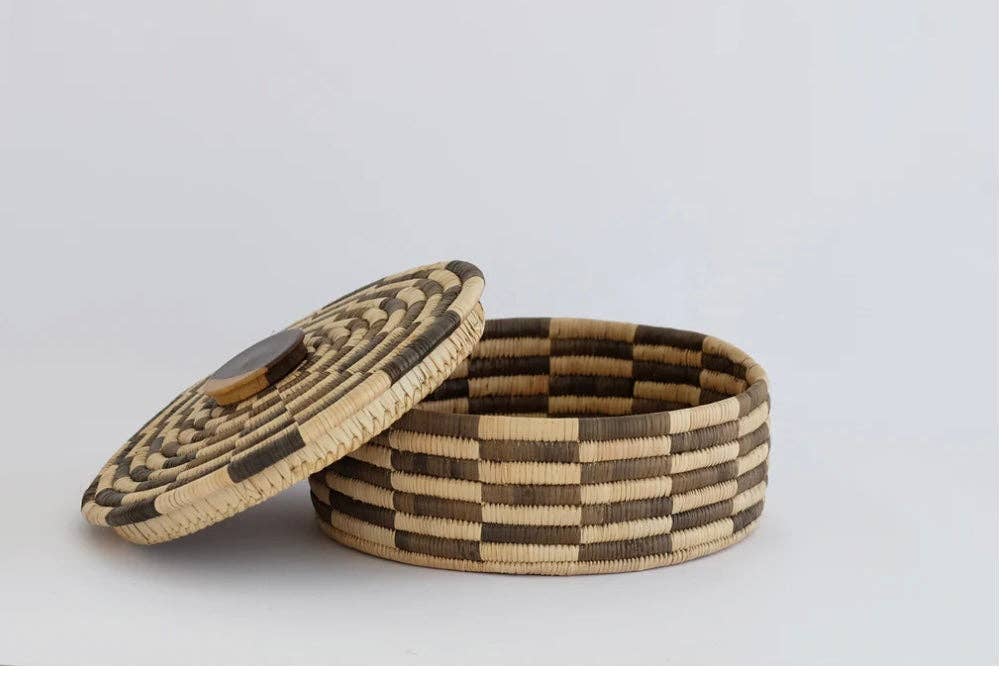 The African Home Goods - Venta al por mayor Cestas - Cesta clásica de almacenamiento cilíndrica tejida con tapa: cestas Sunga con tapa, color marrón2