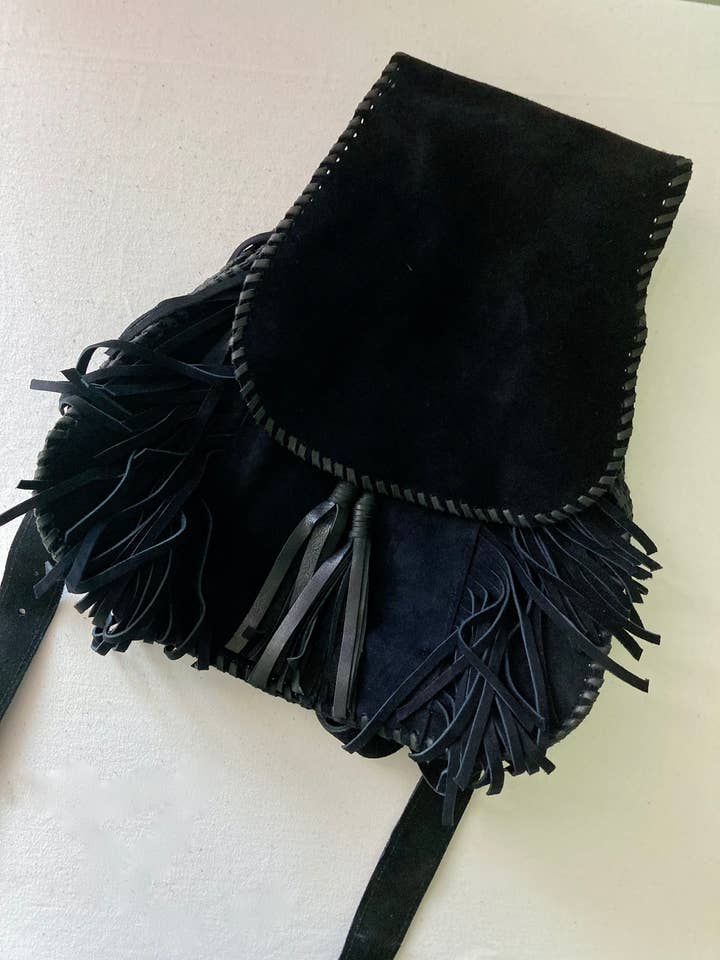 Sac à dos en cuir à franges en daim noir, mini-sac à bandoulière pour la vente par FiveNine Leather