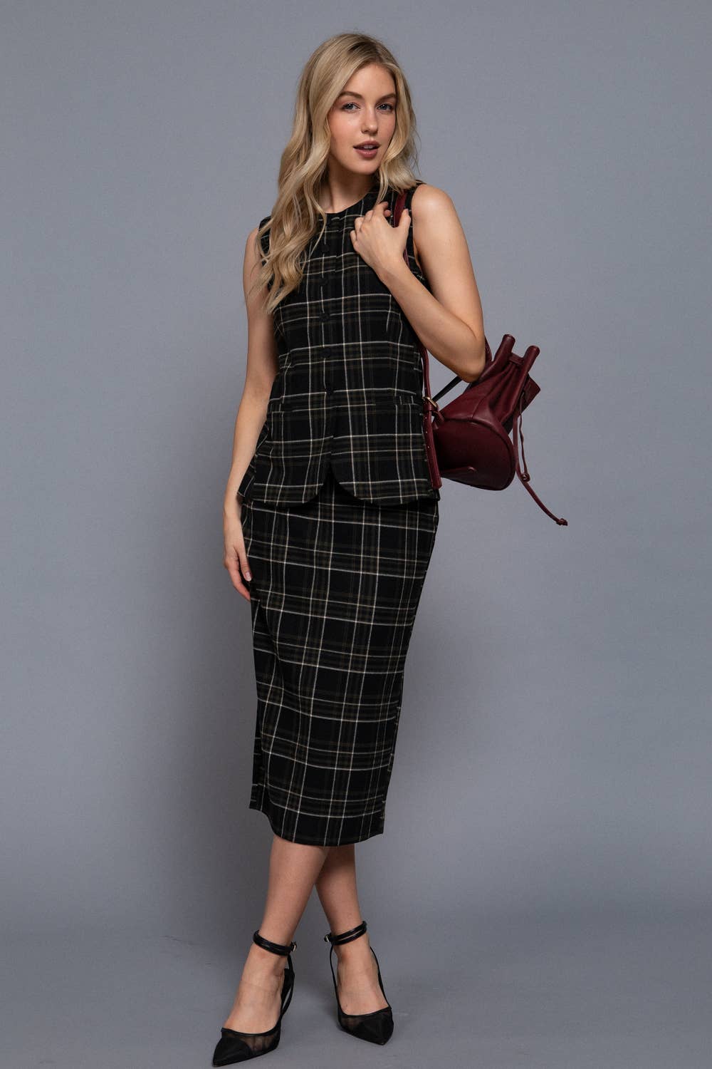 Active Basic | Active USA - Wholesale Suit Vest - Women's - Round Neck Button Down Check Woven Vest3