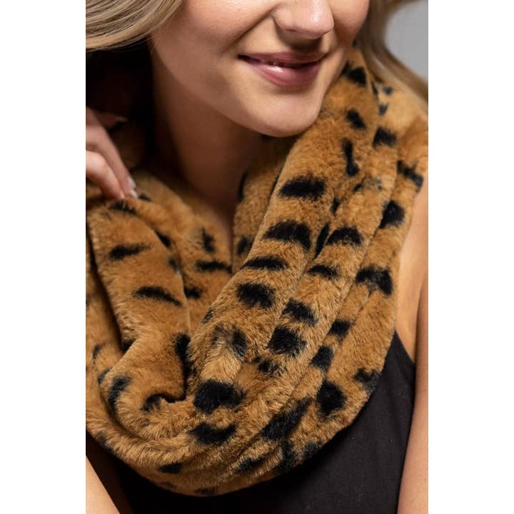 Urbanista Outlet – Großhandel Schal – Damen – Schlauchschal mit dalmatinischem Aufdruck
