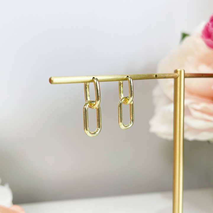 Melange Blanc - Wholesale Huggie Earrings - E178 gold oval link chain huggie hoop dangle earrings2