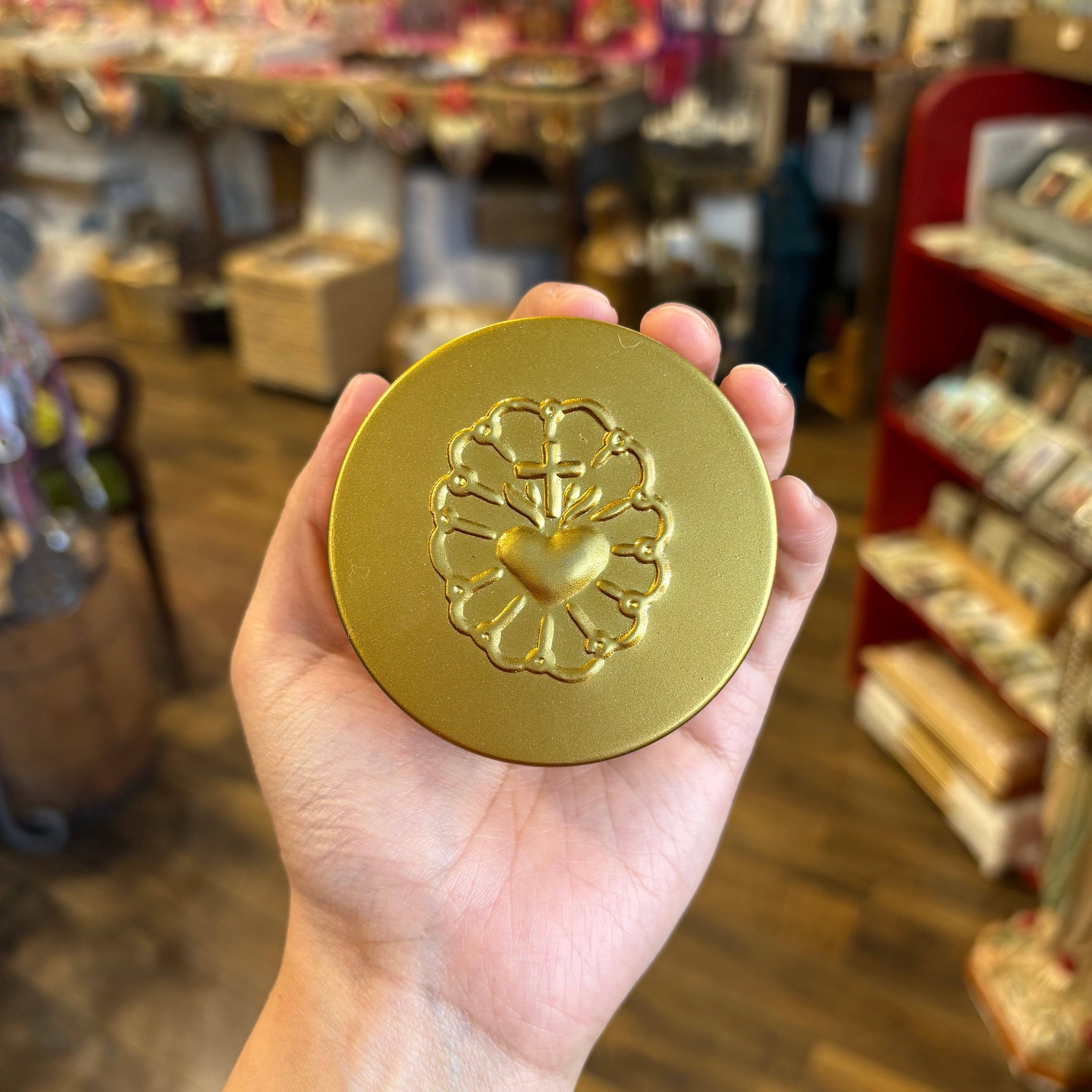 Love and Honor Jesus LLC - Wholesale Decorative Box - Round Gold Boxes8