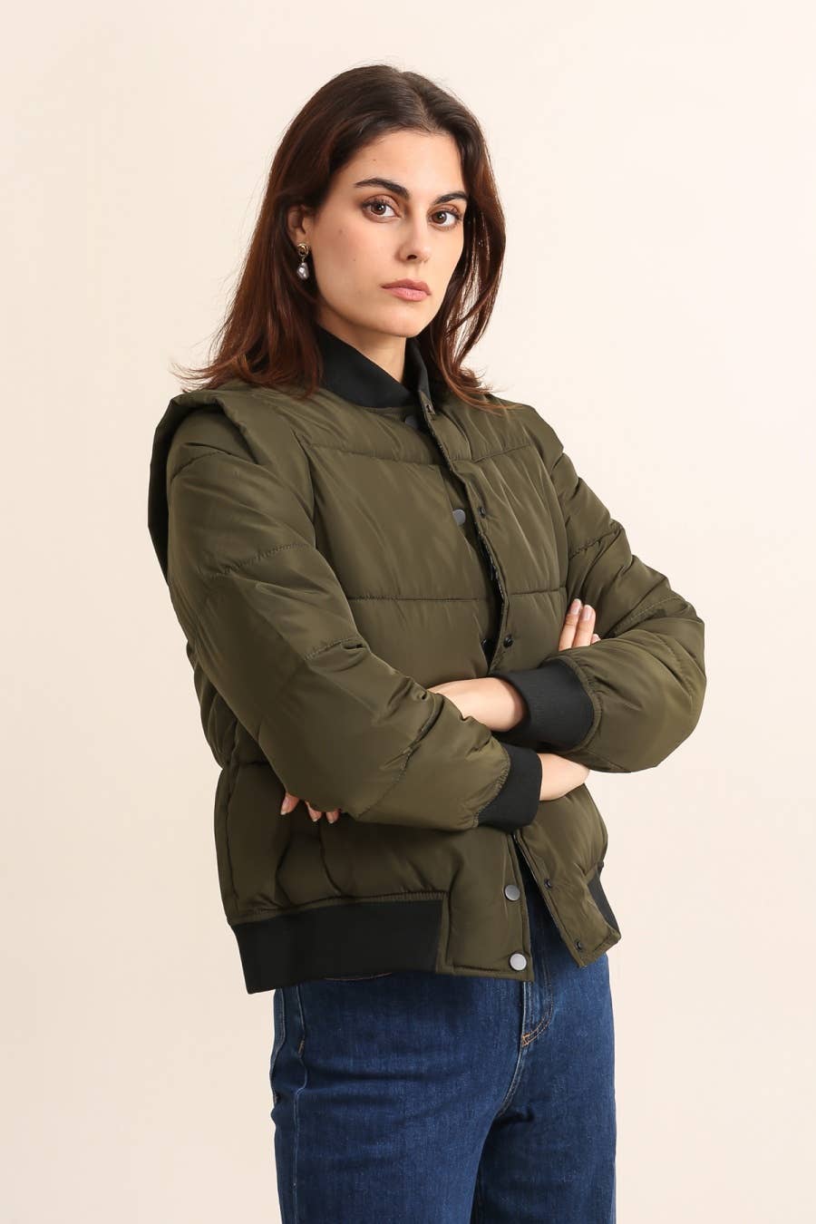 Attrait Paris – wholesale Dunjacka - Dam – Kort bomberjacka med axelvadd och knappstängning2