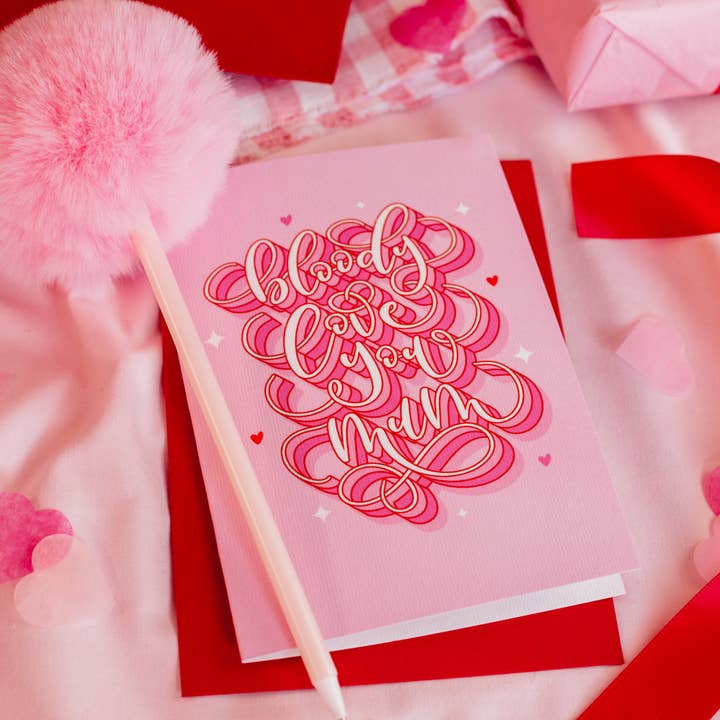 Bloody älskar dig mamma kalligrafi A6-kort för wholesale av Dottie's Paper Co.