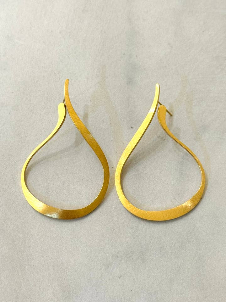 Tulipan Børstet Guld Abstrakte Øreringe for engroshandel hos Cassette Barcelona