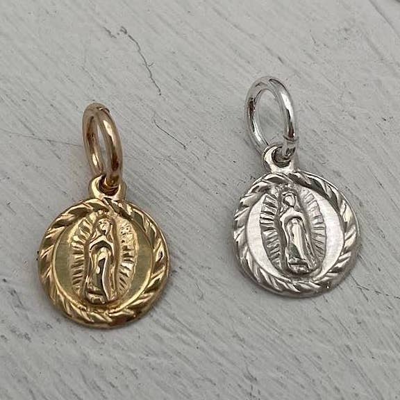 Breloque Vierge Marie Petit pour la vente par Isabelle Grace Jewelry