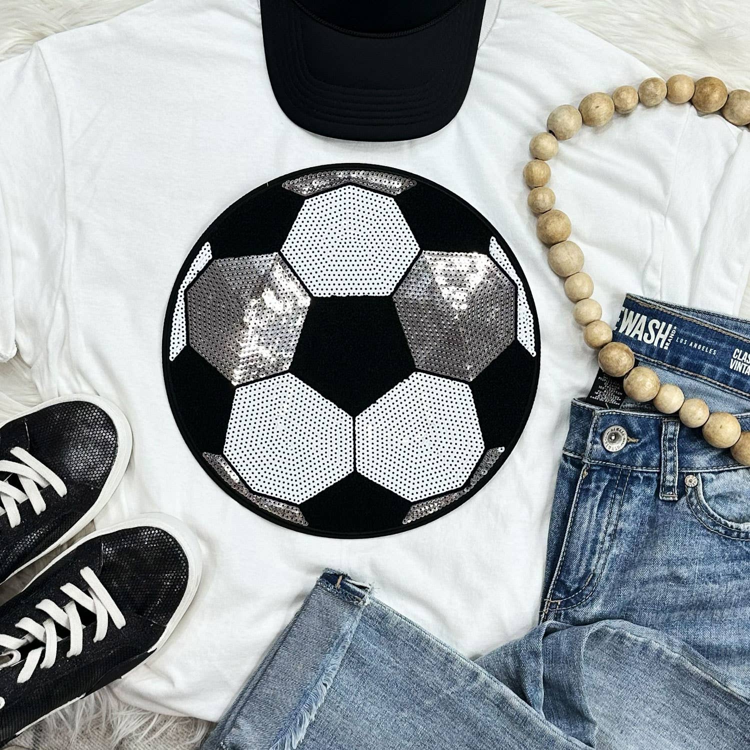 Trendy Tee Co. – T-shirt gráfica - Unissexo por atacado – Lantejoula Chenille Patch Tee Quotidiano5