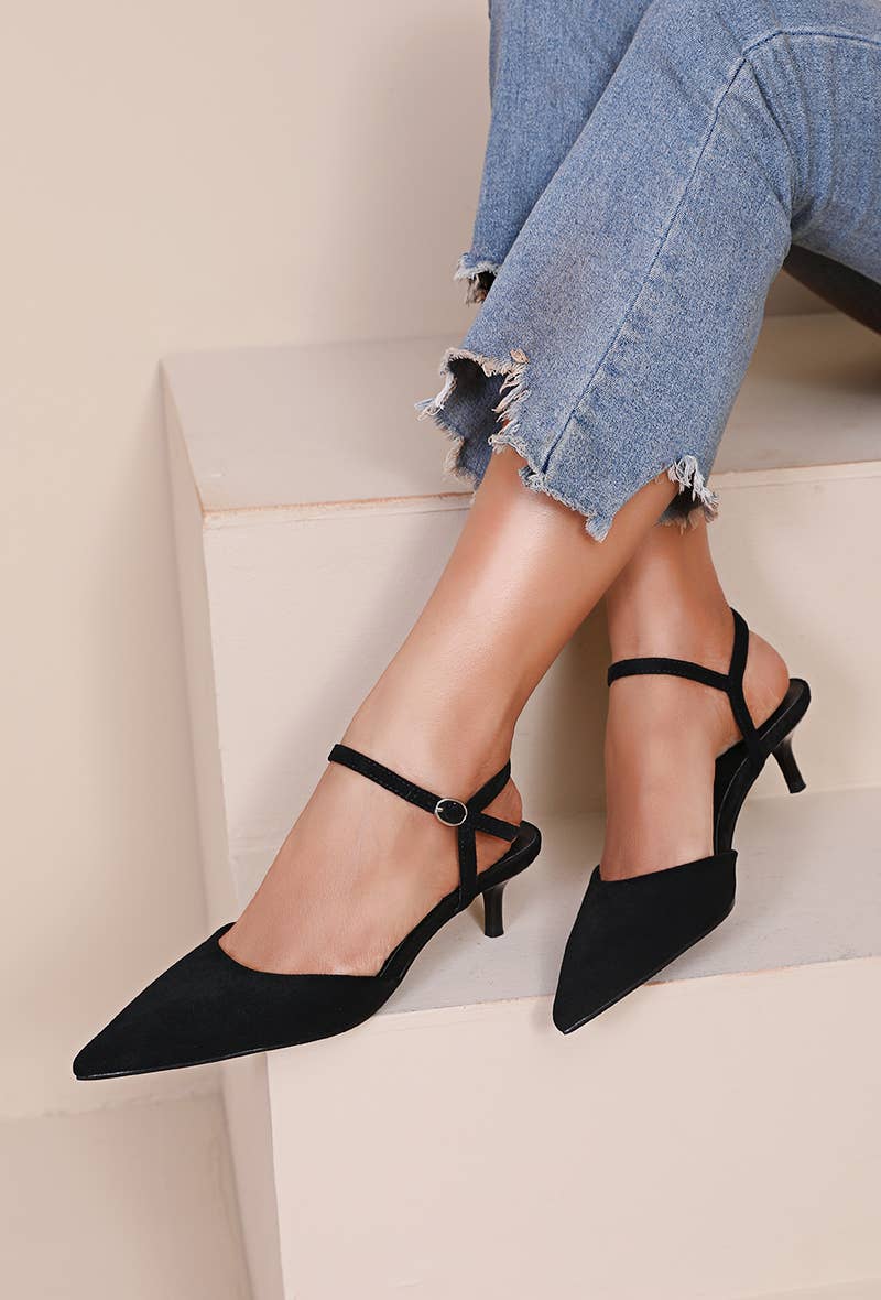 Joia Paris - Wholesale Low Heels - Women's - Pointed low-heeled pumps, ankle strap H8-1005E0
