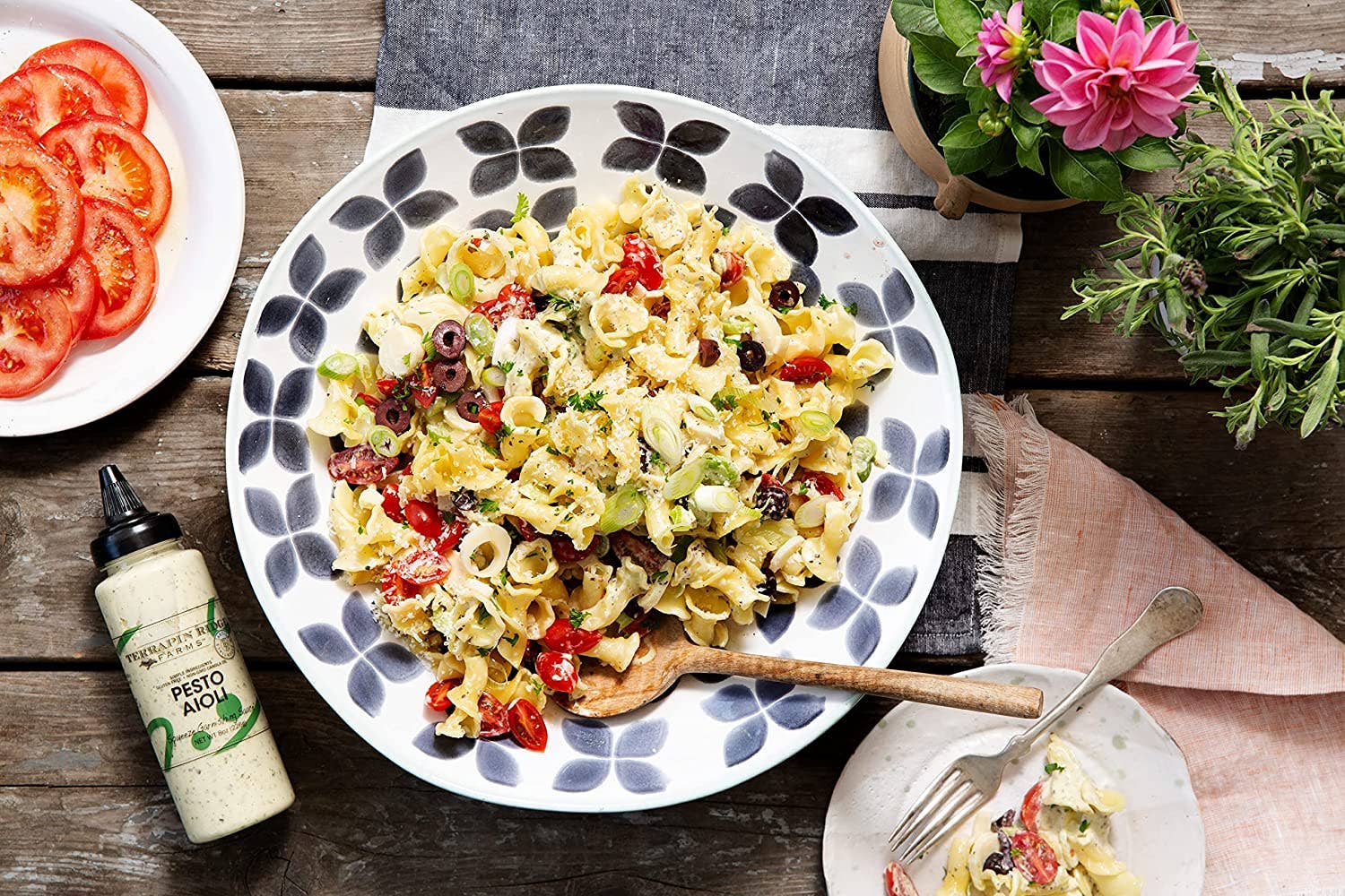 Terrapin Ridge Farms - Wholesale Pesto - Pesto Aioli Garnishing Squeeze2