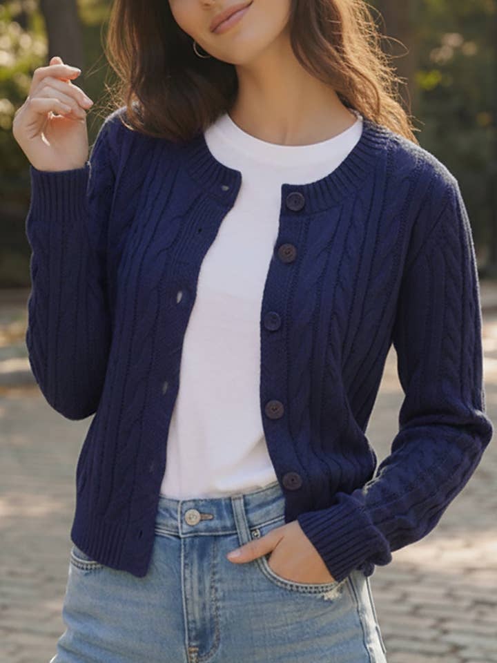 KABELSTRIKKET CARDIGAN MED KNAPPER OG LANGE ÆRMER for engroshandel hos ROUSSEAU