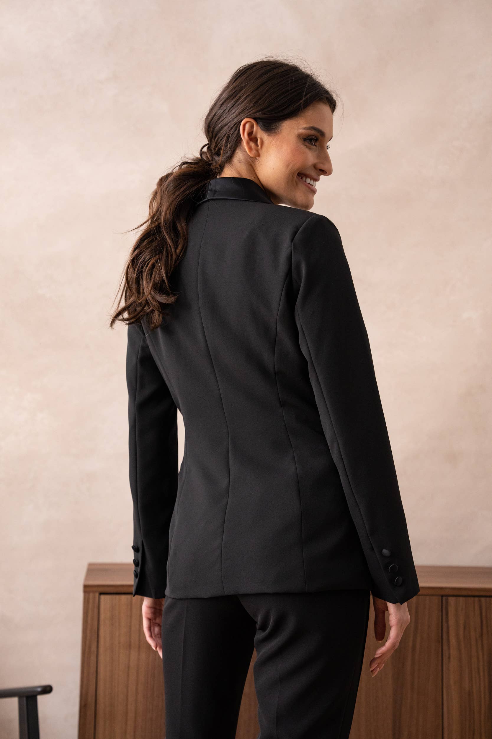 Attentif Paris – Engroshandel Habitjakke – til kvinder – Slim fit plain smokingjakke51