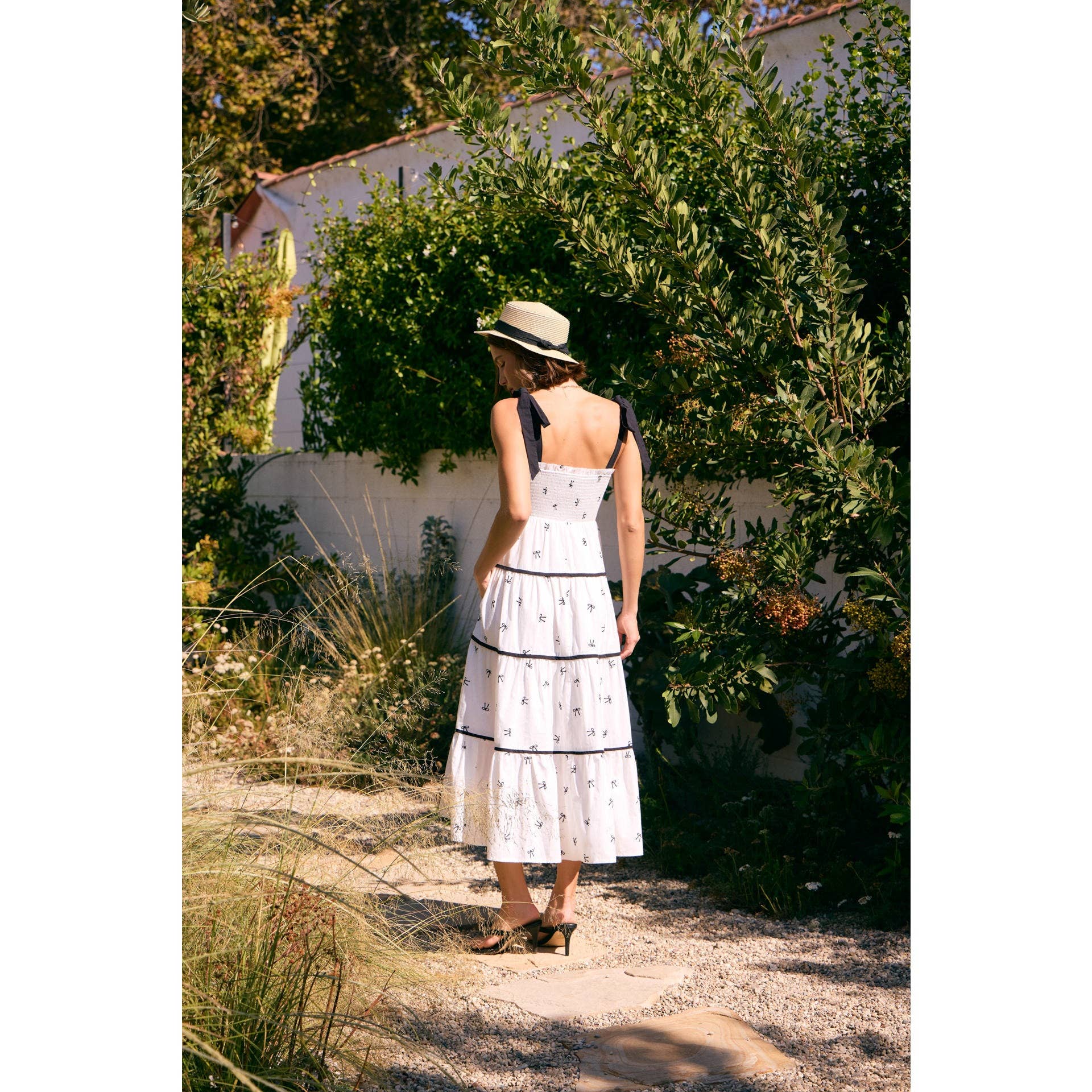 BRANCO ESBRANCO/PRETO ALÇAS DE FITA PARA VESTIDO MIDI COM LAÇO DE ALGODÃO FLARE para venda a revendedores na Faire10