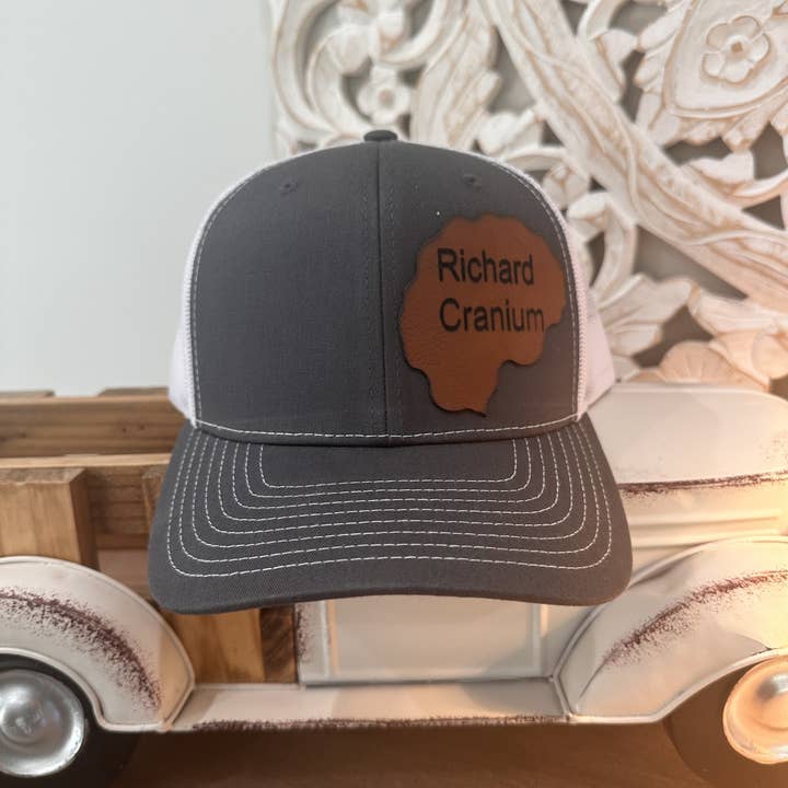 The Painted Chair – Großhandel Trucker-Cap – Unisex – Personalisierte Kunstleder-Patch Hüte4