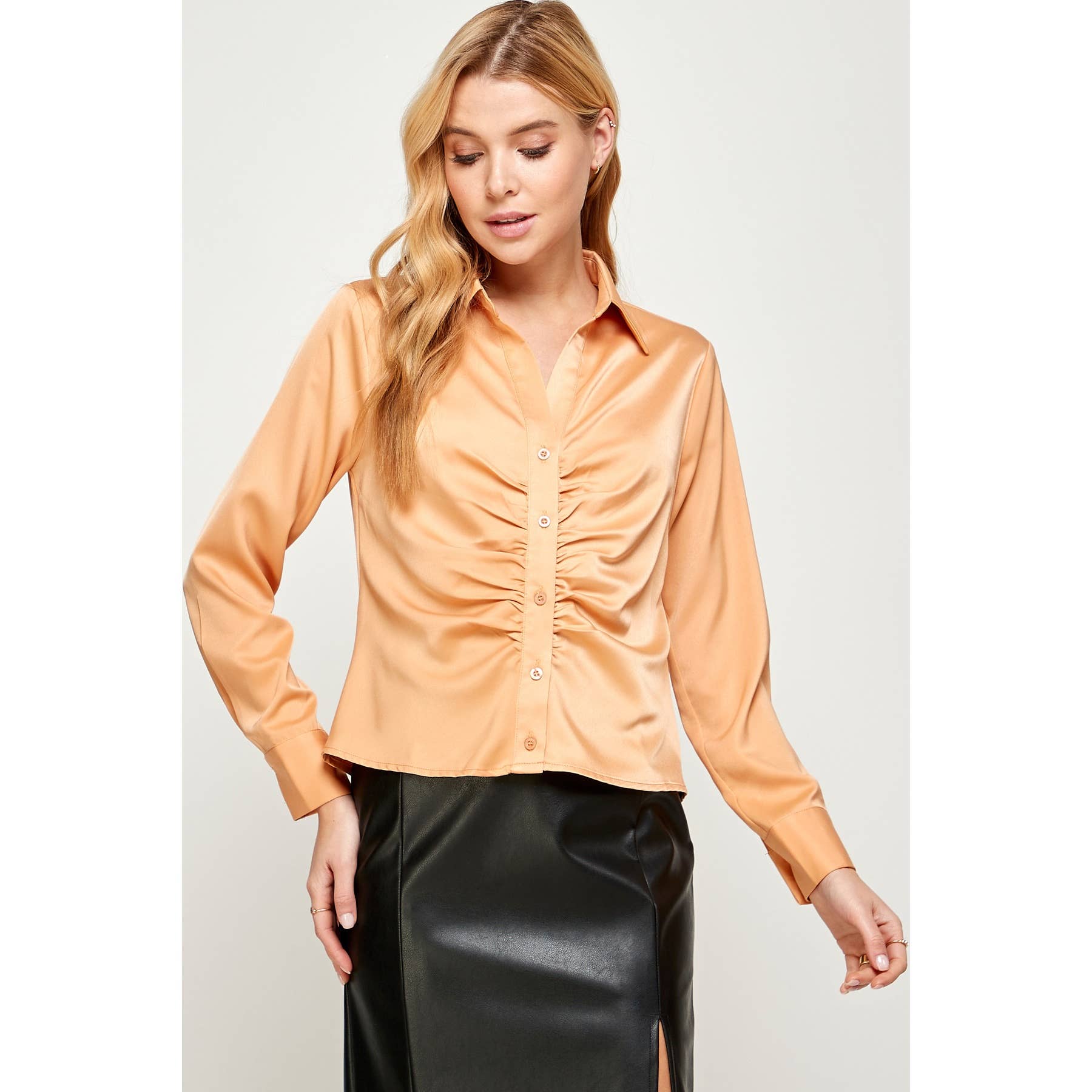 Sans Souci – Camisa com botões no colarinho – Mulher por atacado – CAMISA COM BOTÕES DE CETIM FRANZIDO12