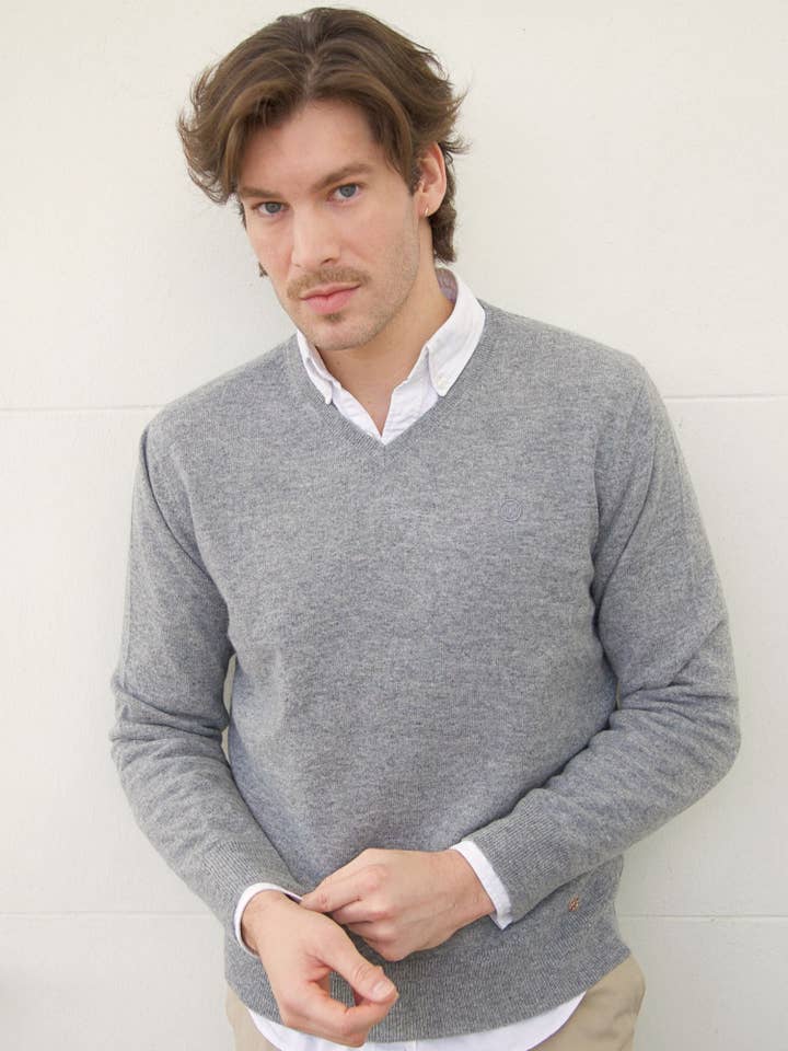 Men’s Cashmere V-Neck Sweater Grey for wholesale by Bel Cashmere S.C.