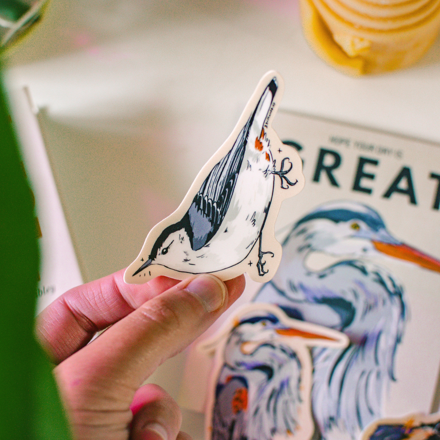 Brush & Bird Paper Co. - Vente Autocollant - Autocollant Sittelle | Vinyle découpé en forme d'oiseau confortable pour les boutiques de cadeaux1