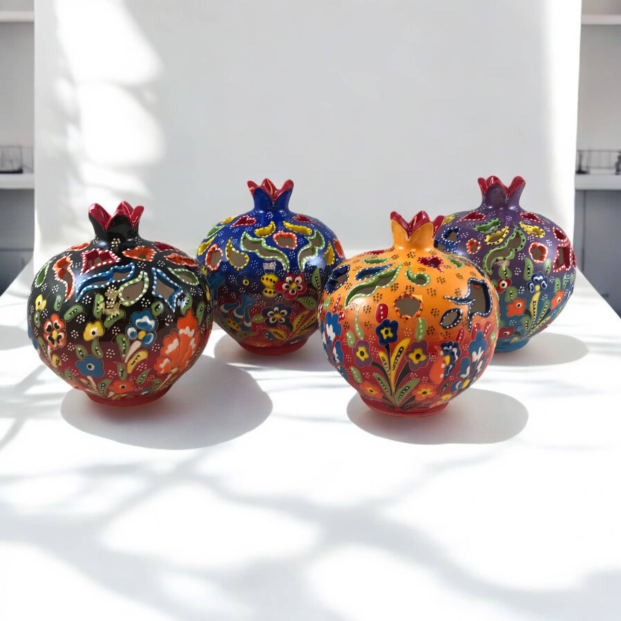 Import Corner – Objeto de mesa decorativo por atacado – 39923: ROMÃ EMBOSSADA EM CERÂMICA - GRANDE1