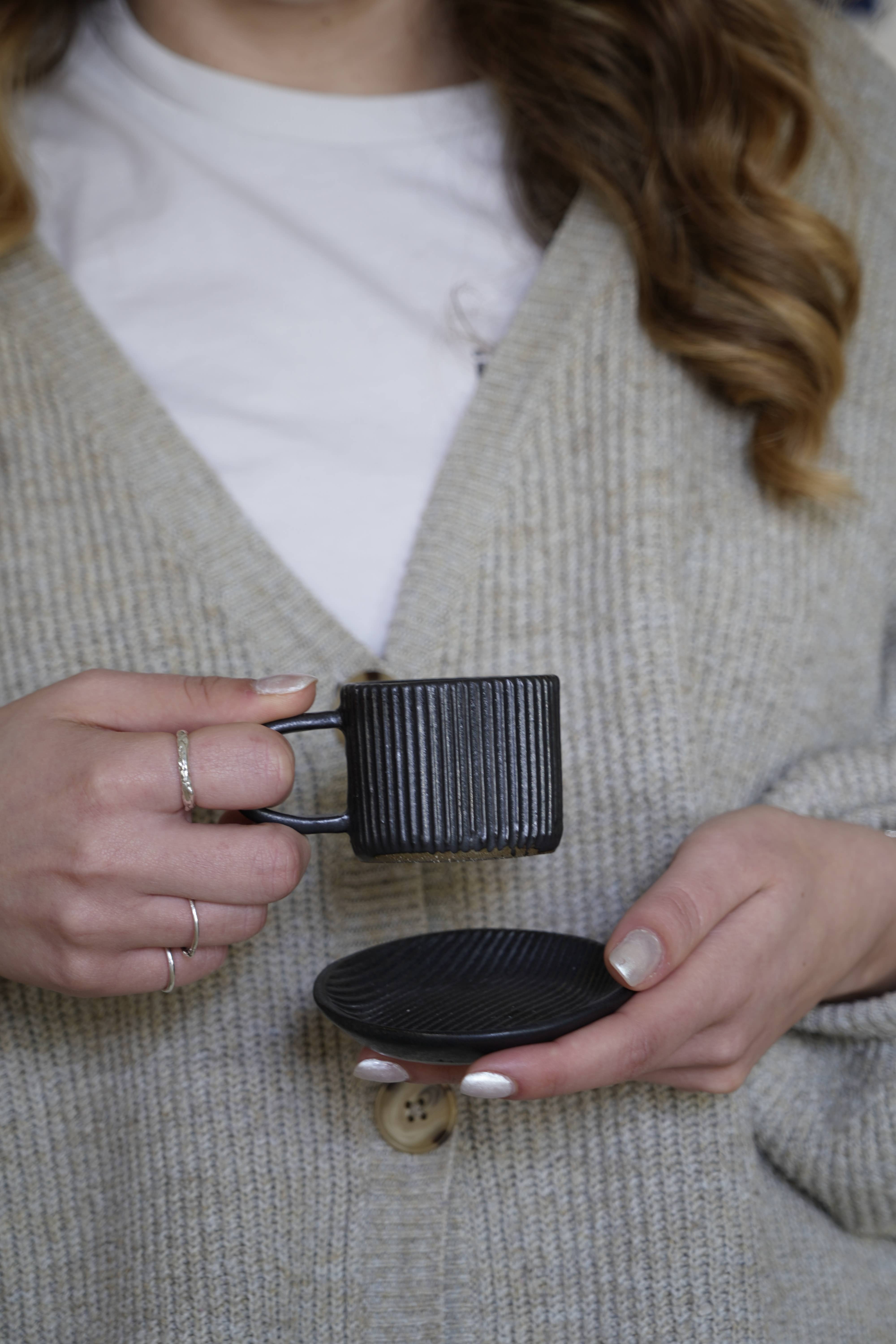 Karolina Bednorz Ceramics - Venta al por mayor Taza de café/té - Set de taza y plato de espresso Millerighe - Caja de regalo para dos2