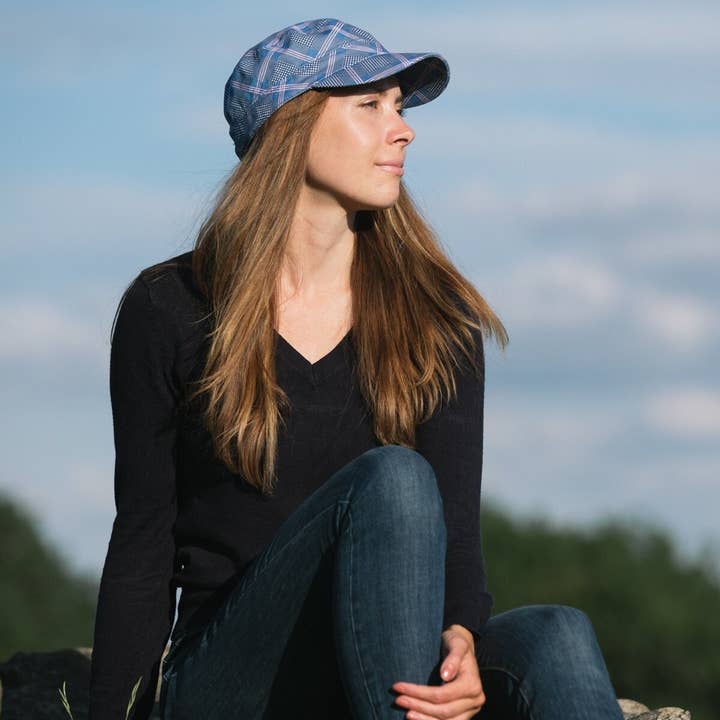 Zeitschriftenmütze mit Patchwork-Karomuster in Blau und Rosa für den Großhandel von CRAGGI