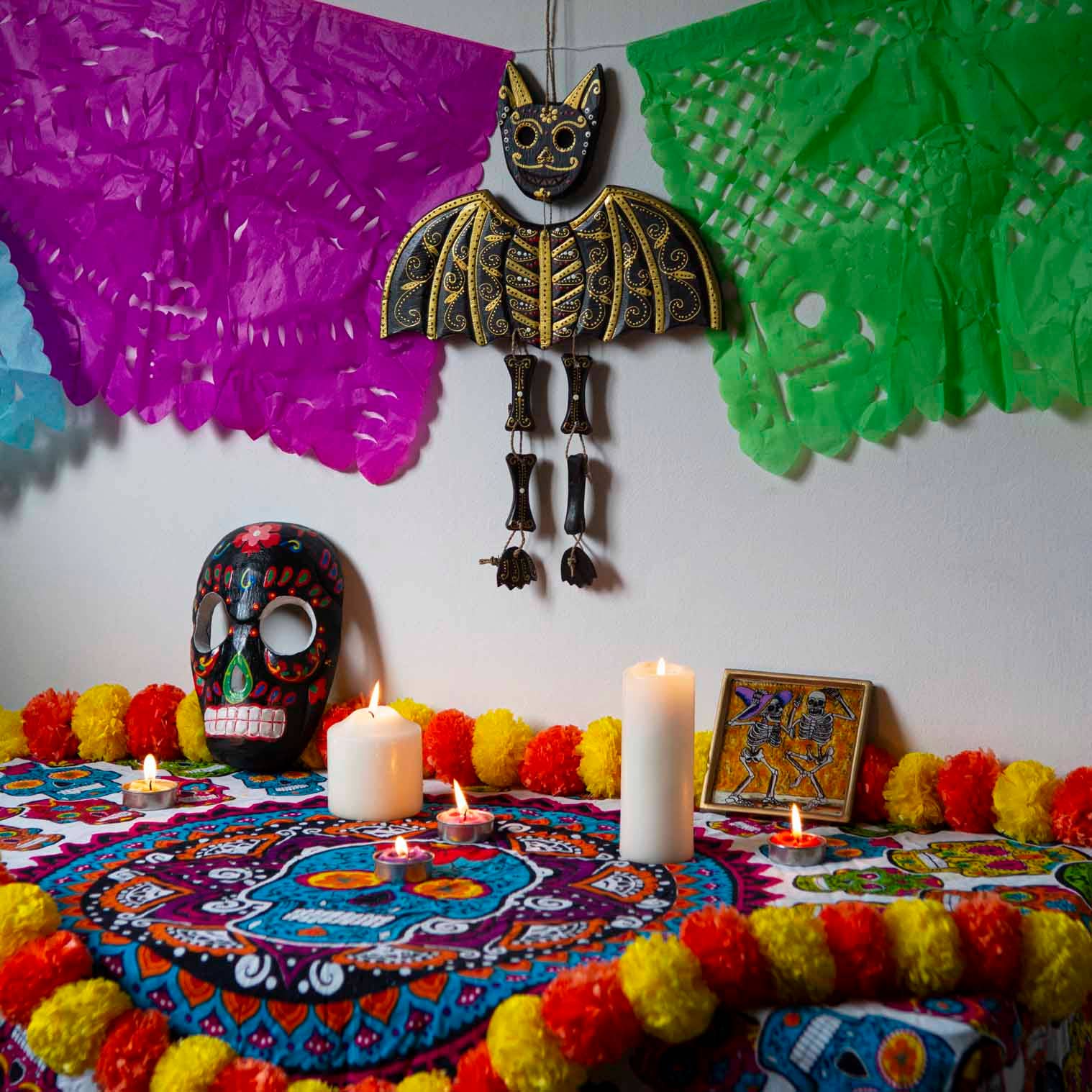 Siesta – Engroshandel 3D-vægkunst – Slikkranieflagermus i træ med farverige mønstre2