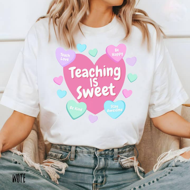 Camiseta de Dia dos Namorados para Professores da Comfort Colors, Ensinar é Doce por atacado de Glaime