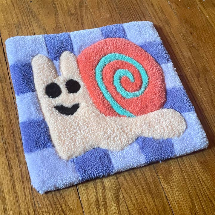 Hi Cutie – wholesale Wall Accent – Checkered Snail Tufted Wall Hanging1