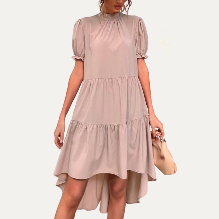 Prachtige hoog-lage mini-jurk met striksluiting en korte mouwen voor wholesale door The Moment Collection