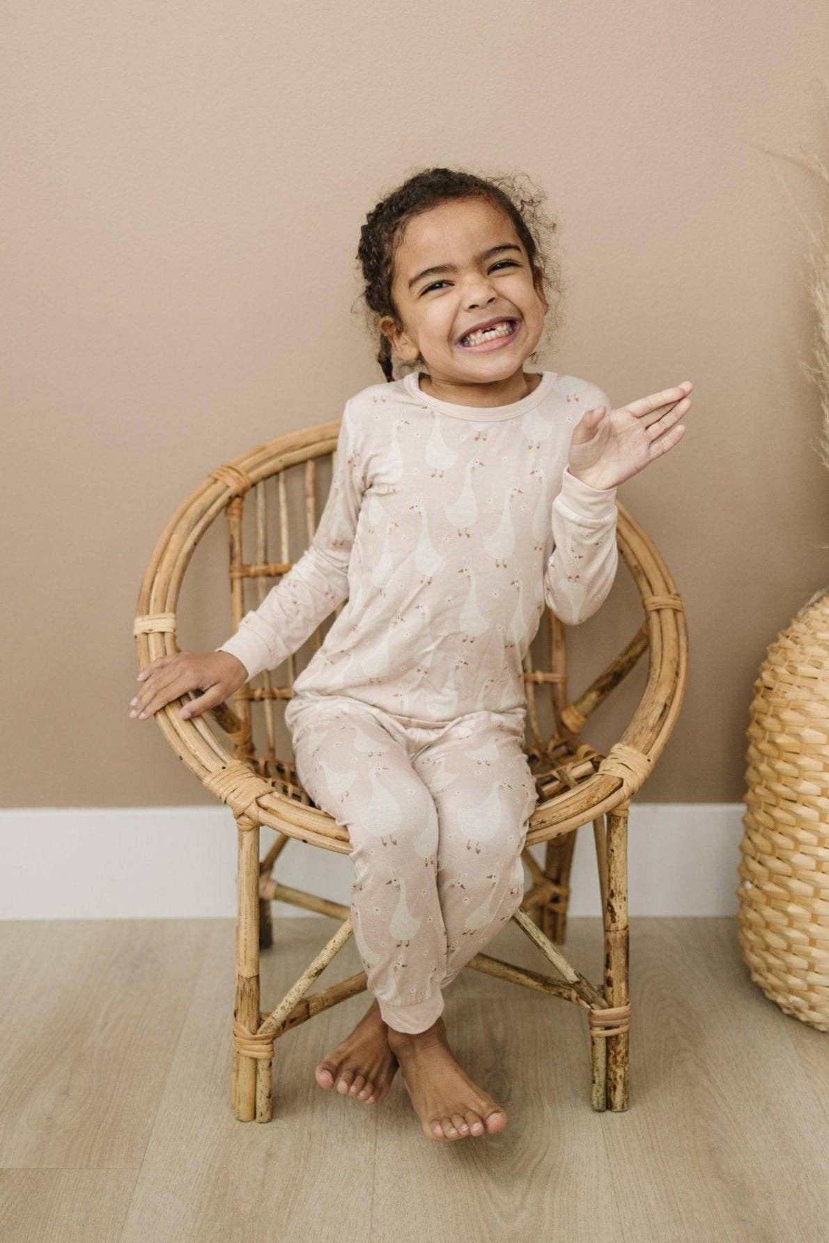 Little Joy Co. - Vendita all'ingrosso Completo pigiama - Bambini - Pigiama in bambù 2 pezzi "Silly Goose on the Loose"9