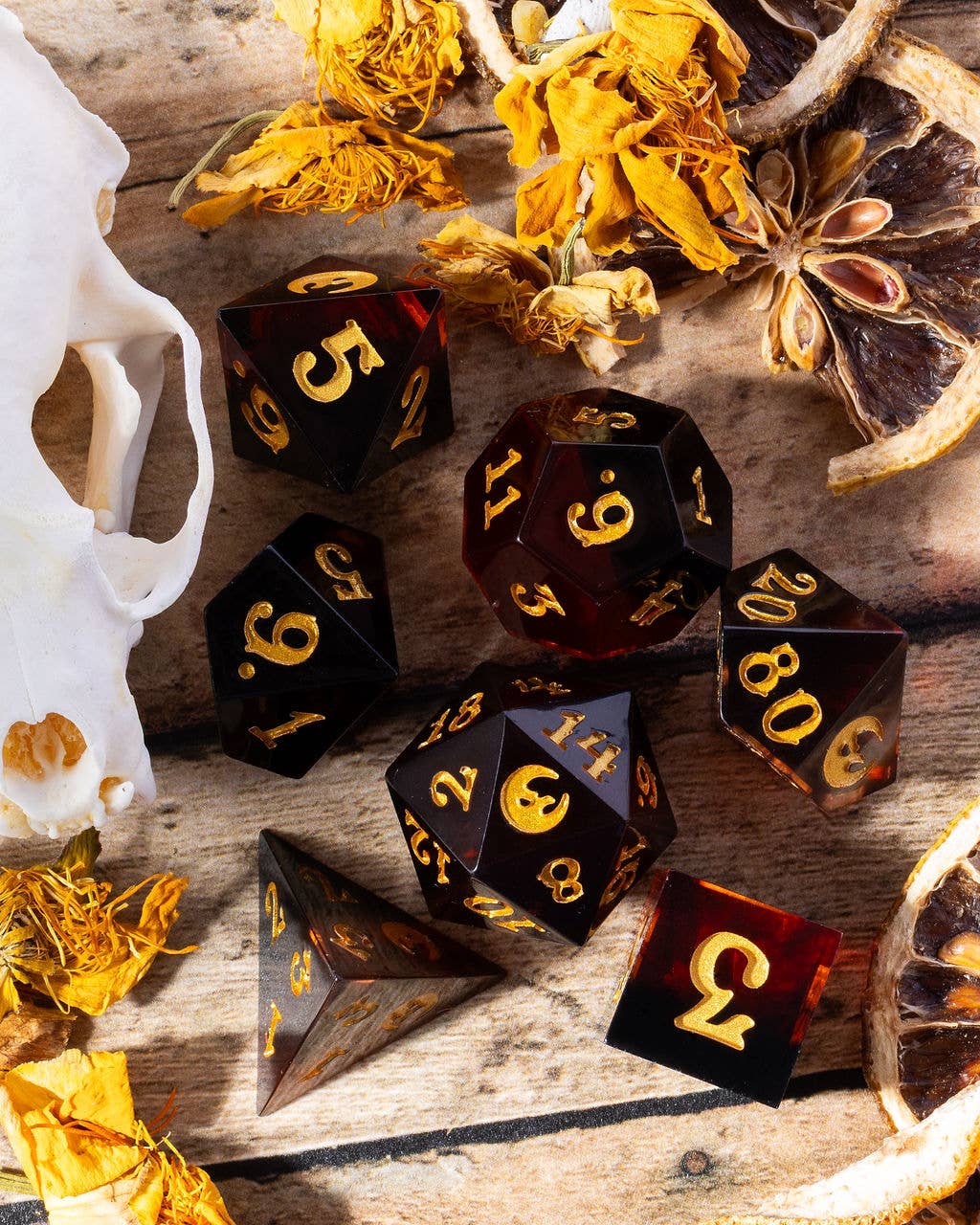Avantris Entertainment - Wholesale Dice - The Crooked Moon - Resin Dice Set4