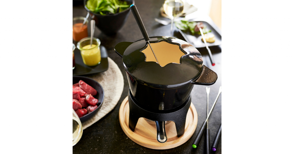 Svart Fondue Set i Svart Gjutjärn med Träbricka - 6 Pers. för wholesale på Faire6