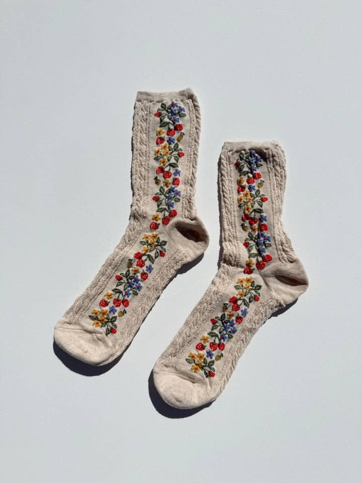 Billy Bamboo - Wholesale Socks - Women's - WILD STRAWBERRY SOCKS
