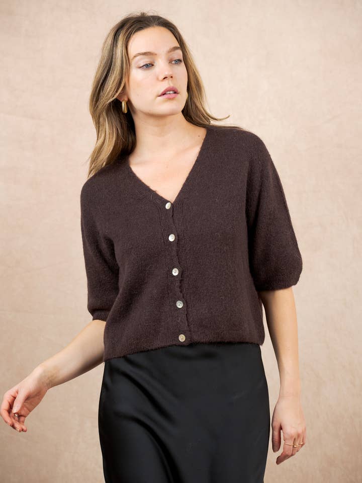 NAÏS PARIS - Wholesale Cardigan - Dames - V-hals cardigan met knopen en 3/4 mouwen van alpaca en wol21