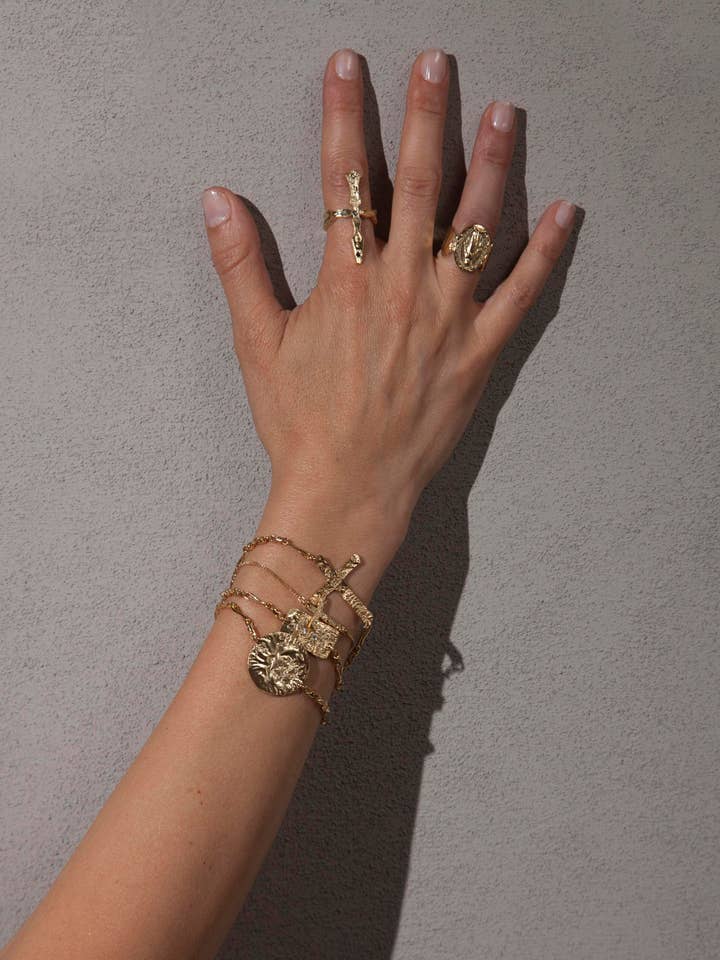 Der Madone-Ring für den Großhandel von Raquel Welche Collection