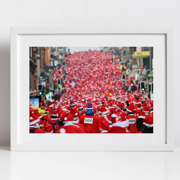 Santa Dash Glasgow Julfotografi Print för wholesale av Mo & Paul Photography