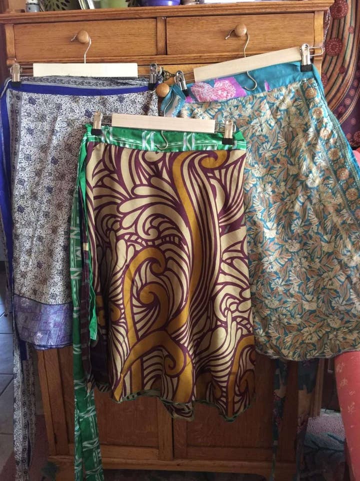 Kvinders magiske slå-om bindebånd sommer slå-om nederdel mix parti for engroshandel hos Wevez