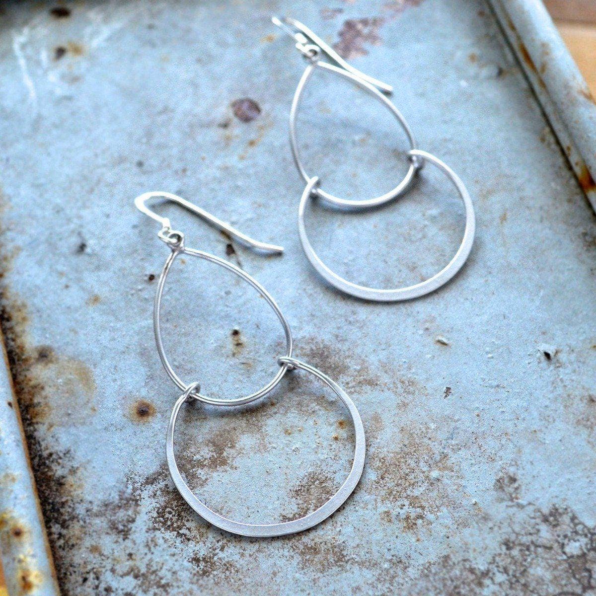 Foamy Wader – Großhandel Ohrhänger – Serena Earrings — Hängeohrringe in Tropfenform und Halbmond4