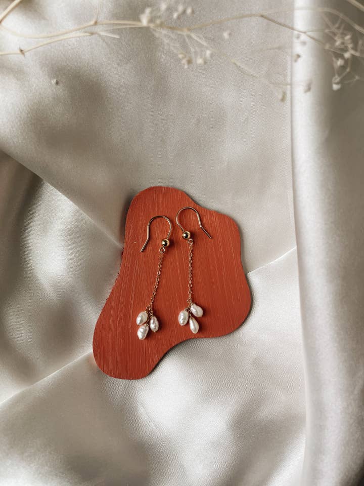 Pearl Lluvia Drops (chapadas en oro) para venta al por mayor de Bezalel and Co