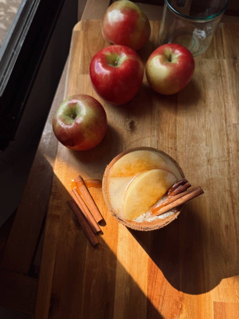 Willow & Wick Soapery - Wholesale Jar/Filled Candle - Apple + Maple + Bourbon | Natural Soy Candle | Wood Wick