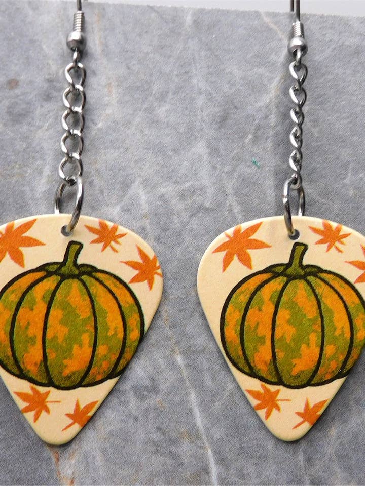 Brincos de Outono com Cena de Abóbora e Palheta de Guitarra Pendurada por atacado de Simply Raevyn