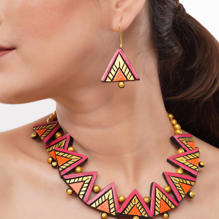 House of Kraft Jewelry & Accessories - Vente Parures de bijoux - Ensemble de bijoux pyramide | Bijoux en argile | Bijoux triangle rose9