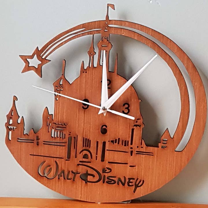 Wanduhr aus Holz, schöne Dekoration und Geschenk für den Großhandel von LaserCrafts IE