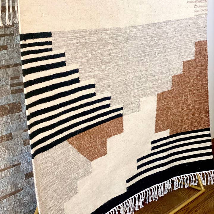 Cushy - Wholesale Area Rug - Geometric Kilim Wool Rug1